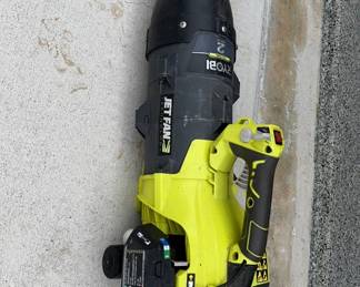 gas leaf blower