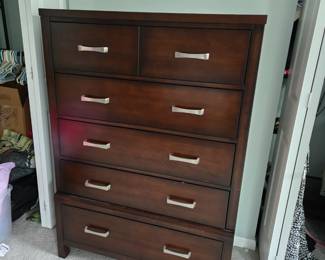 6 piece bedroom set - queen, chest of drawers