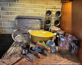 Vintage Crock, Measure/Bakeware