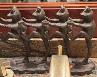 4 Marching Frogs