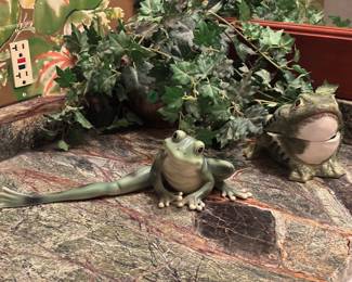 Bull Frogs, Silk Decor