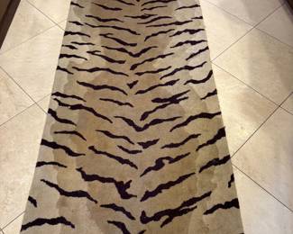 Large Tiger Runner