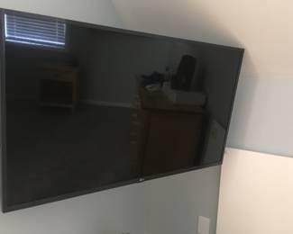 LOTS OF BIG SCREEN TV’S