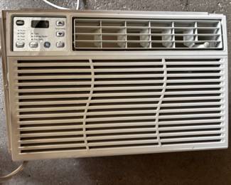 WINDOW AIR CONDITIONER