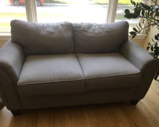 CORINTHIAN LOVE SEAT