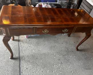 COFFEE/COCKTAIL TABLE