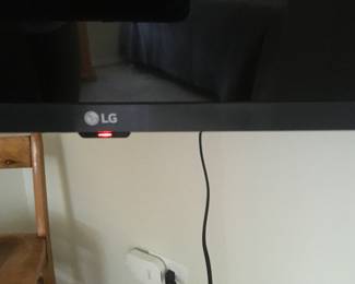 LOTS OF BIG SCREEN TV’S