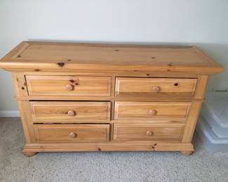 BROYHILL SIX DRAWER DRESSER