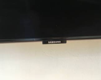 LOTS OF BIG SCREEN TV’S