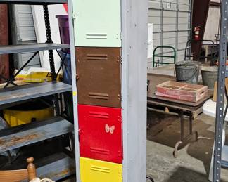 METAL LOCKERS