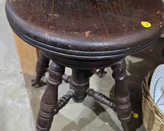 WOODEN ROLLING PIANO STOOL