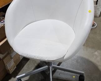 ROLLING OFFICE CHAIR