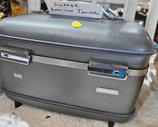 VINTAGE AMERICAN TOURISTER LUGGAGE