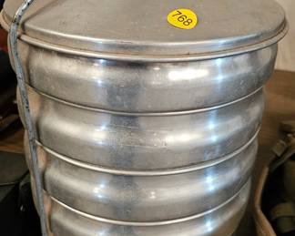 VINTAGE METAL PICNIC