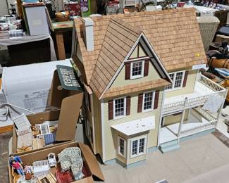 DOLLHOUSE / FURITURE / DOLLS