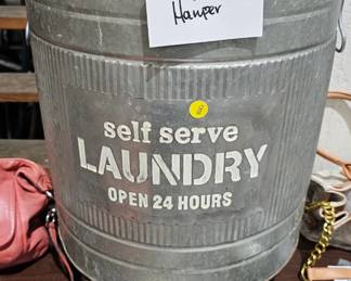 METAL ROLLING LAUNDRY HAMPER