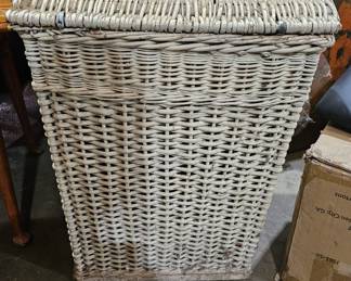 WICKER HAMPER