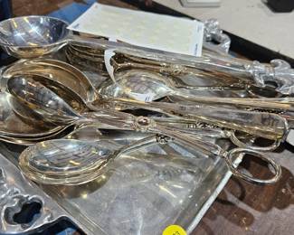 SERVIING UTENSILS