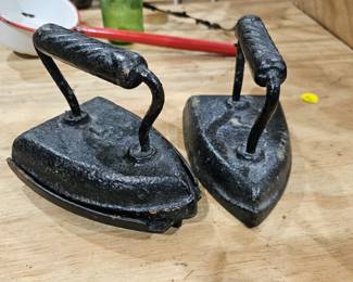 CAST IRON SMOOTHING IRONS