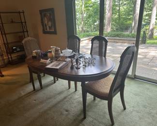 DINING ROOM TABLE & CHAIRS