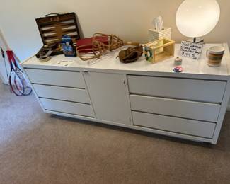 DRESSER
