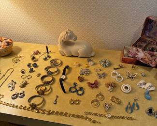 LOTS OF COSTUME JEWELRY