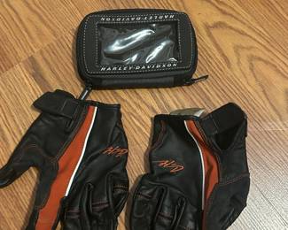 Harley Davidson leather gloves and wallet
