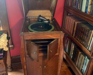 Oak Victrola & 78's