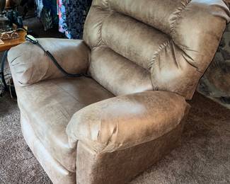 BEST CHAIRS LARGE POWER- LIFT RECLINER