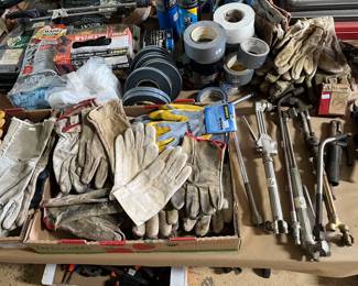 WELDING GLOVES & WELDING TOOLS