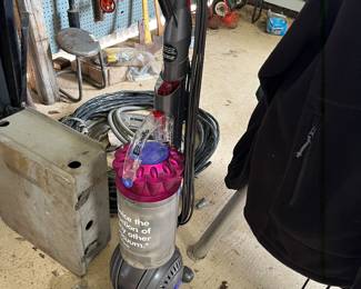 DYSON VACUUM