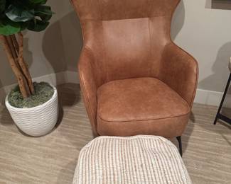 Emerald Home Franky Saddle Accent Chair