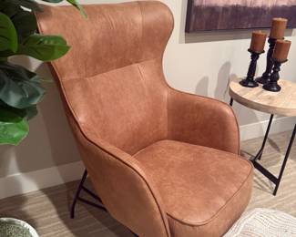 Emerald Home Franky Saddle Accent Chair
