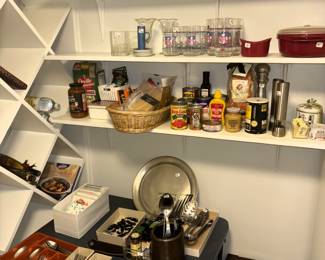 Variety of kitchen items.