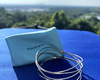 Tiffany & Co. Elsa Peretti 14 kt. gold bracelet.