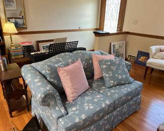 Love seat