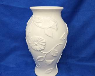 Lenox Ivory Porcelain Embossed Floral Vase – Raised Flower & Leaf Design