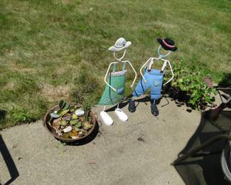 Metal people, perfect garden art