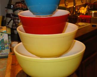 The magic floating Pyrex nesting bowls