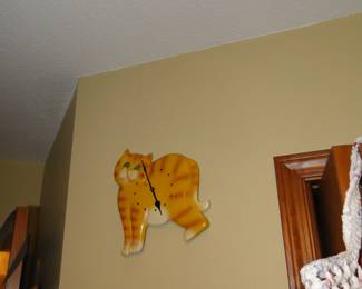 Meow, it is a cat clock