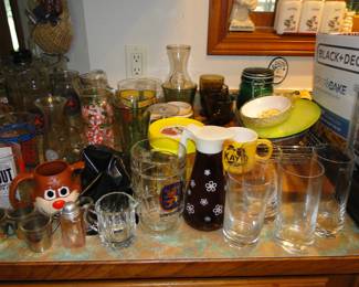 More and more decorative pieces in the kitchen too