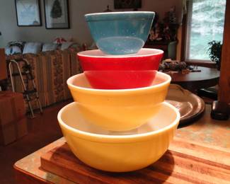 Vintage Pyrex mixing bowls, and as an added bonus, they nest