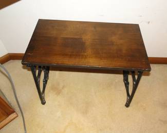Singer sewing bench