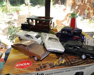 Vintage model cars, some complete, some missing the wheels