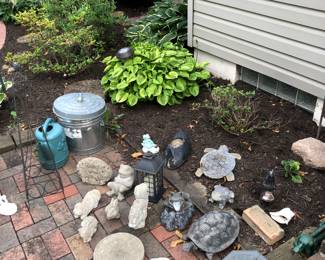 Lots of garden, decor, shepherd hooks, and other decorative outdoor items.