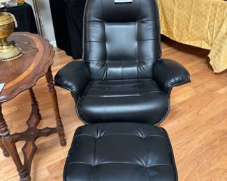 Stressless chair and ottoman