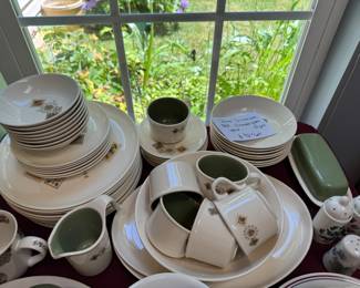 Retror everyday dishes