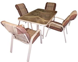 Patio Table 4 Chairs