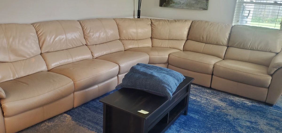 ELECTRIC RECLINERS VERY GOOD CONDITION