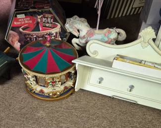 "Holiday Merry Go Round" carousel w/ box